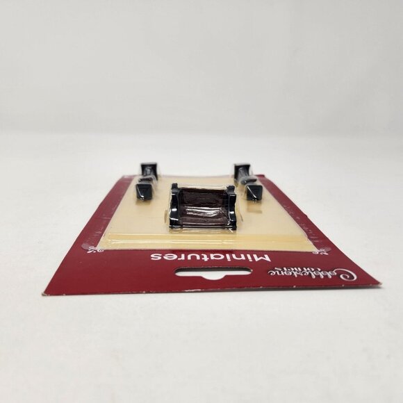 Cobblestone Corners 2019 Christmas Miniature Collection 3 piece (8) - Picture 4 of 7